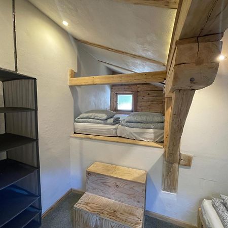 Backyard Mountain Hostel Mayrhofen Bagian luar foto