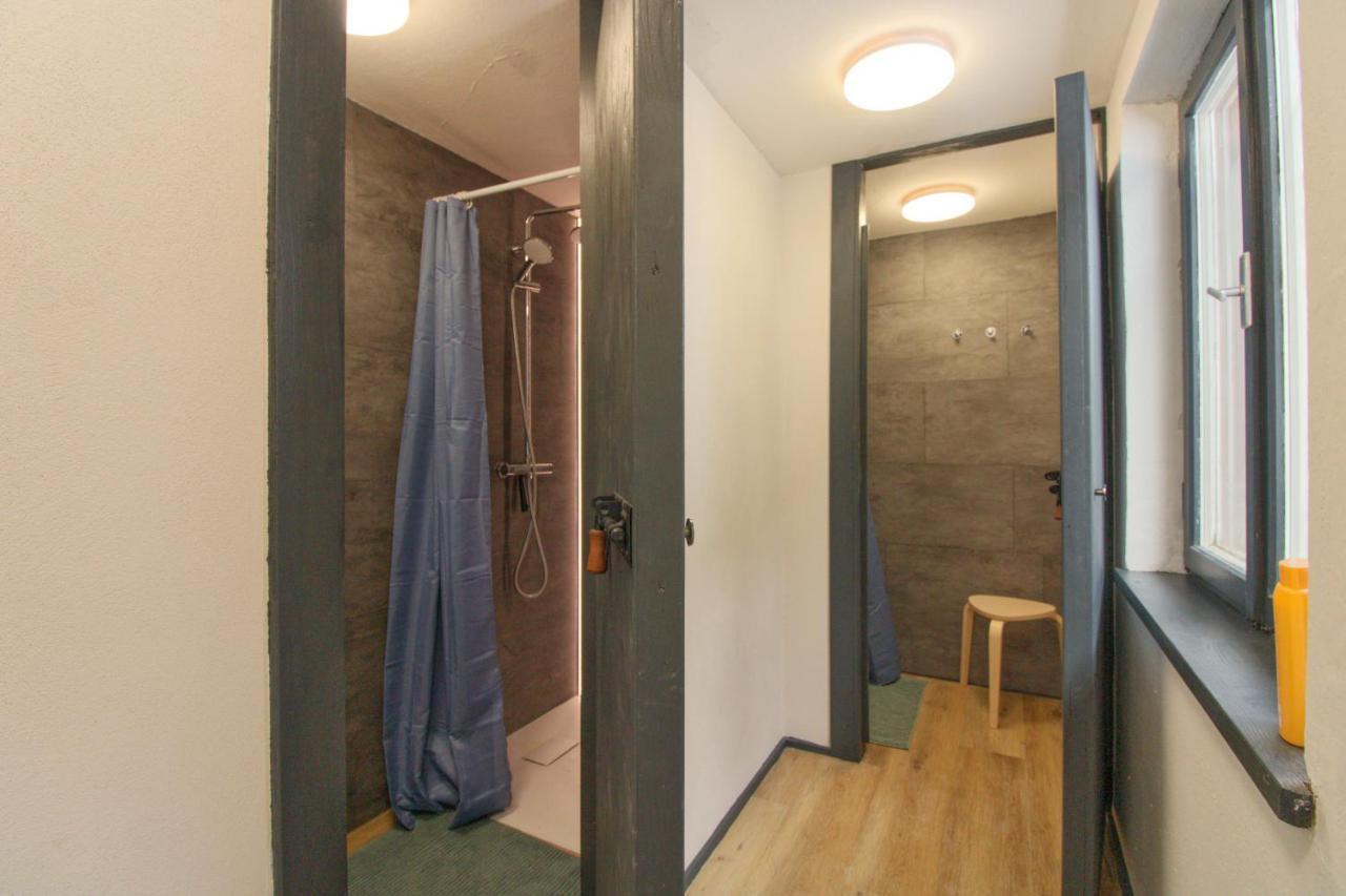 Backyard Mountain Hostel Mayrhofen Bagian luar foto