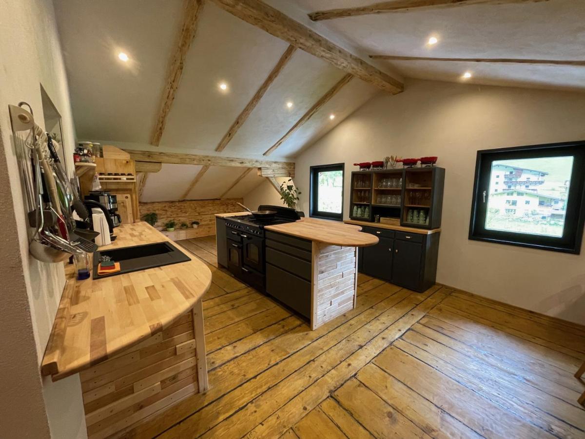 Backyard Mountain Hostel Mayrhofen Bagian luar foto