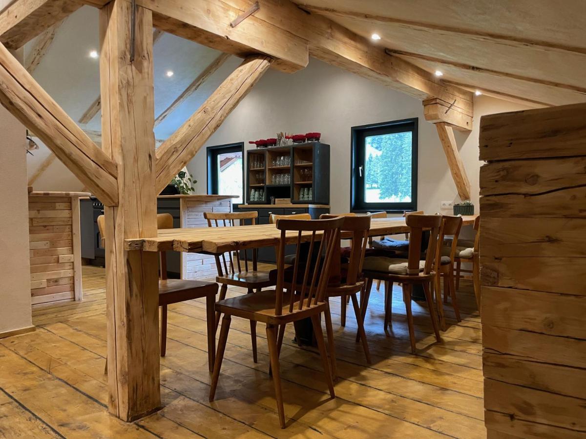 Backyard Mountain Hostel Mayrhofen Bagian luar foto