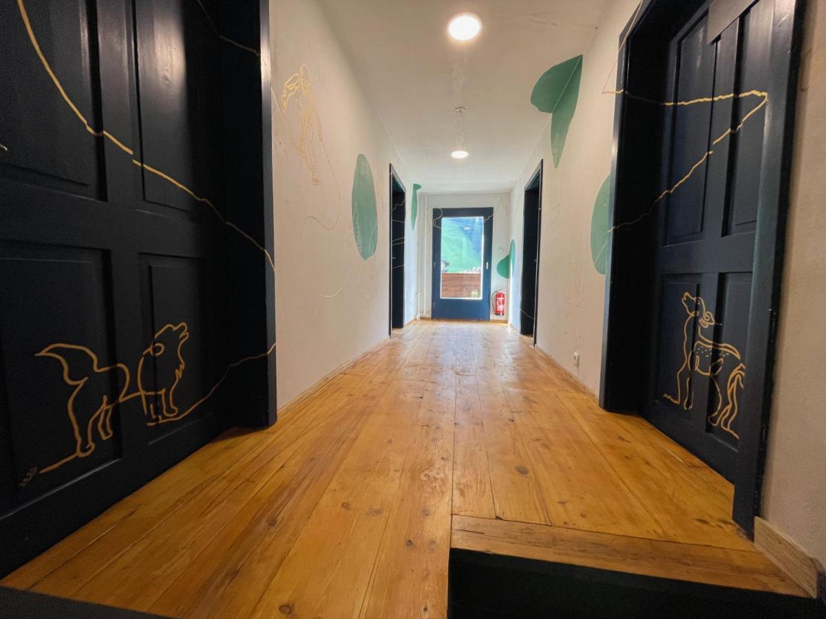Backyard Mountain Hostel Mayrhofen Bagian luar foto