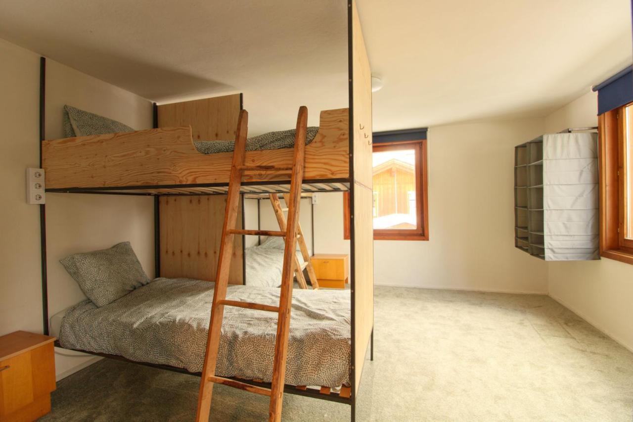 Backyard Mountain Hostel Mayrhofen Bagian luar foto