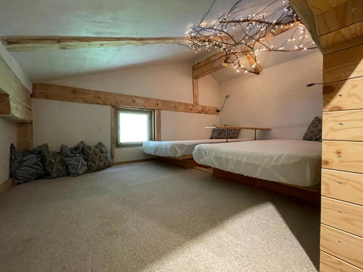 Backyard Mountain Hostel Mayrhofen Bagian luar foto