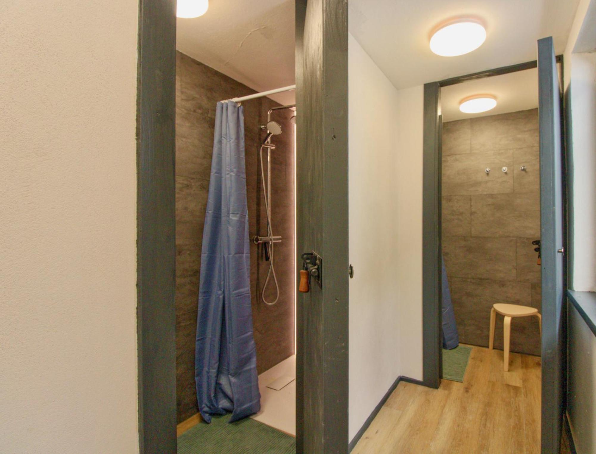 Backyard Mountain Hostel Mayrhofen Bagian luar foto