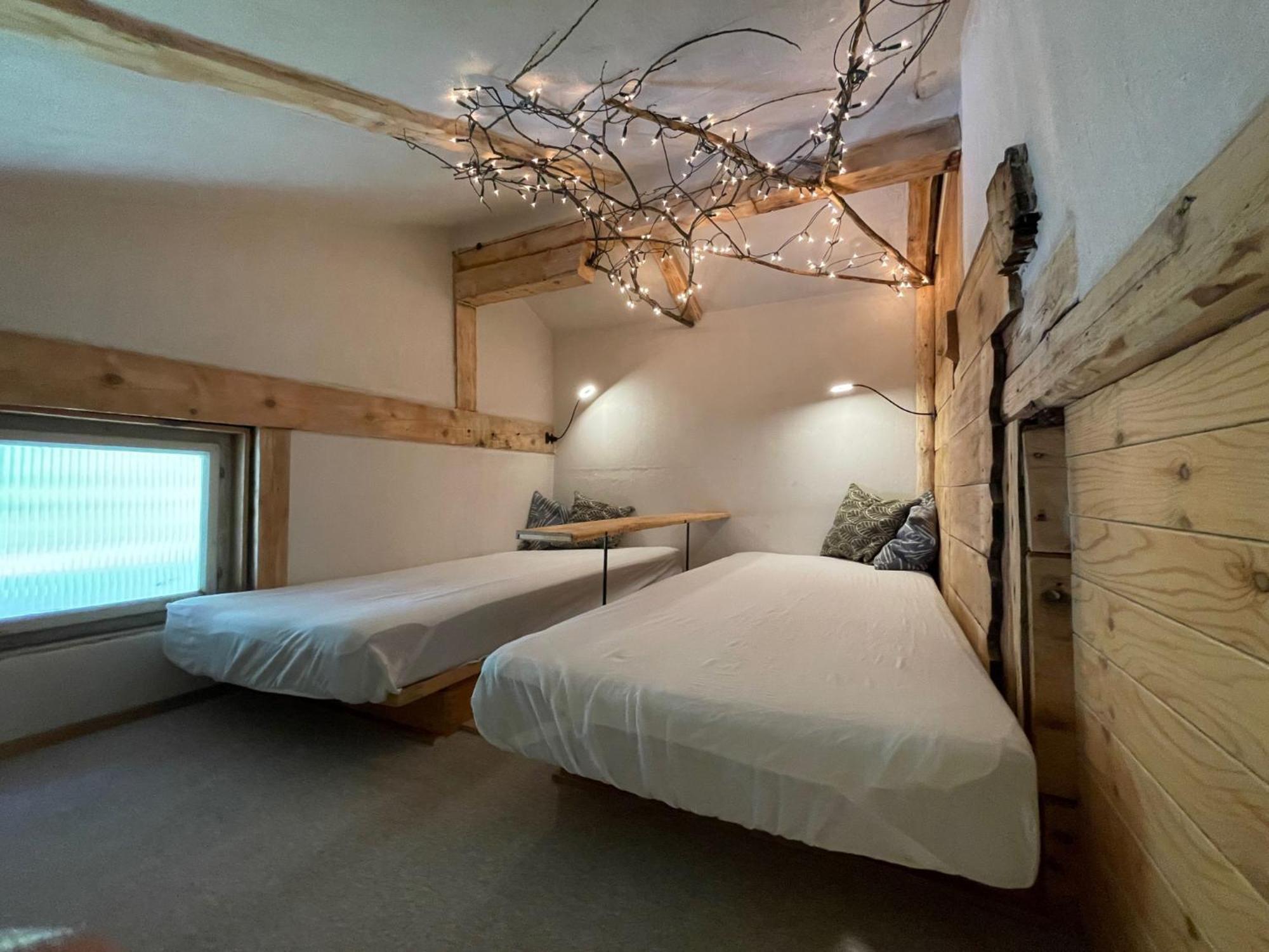 Backyard Mountain Hostel Mayrhofen Bagian luar foto