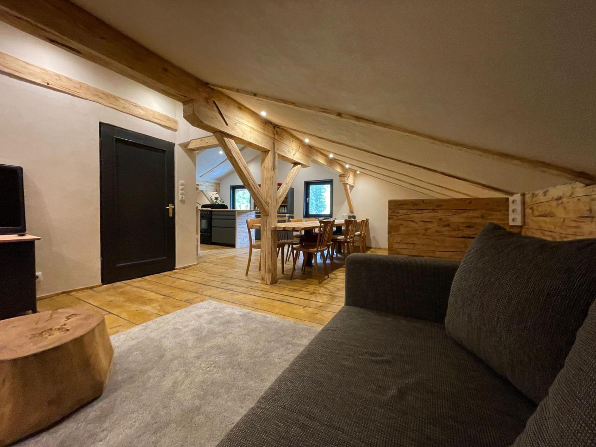 Backyard Mountain Hostel Mayrhofen Bagian luar foto