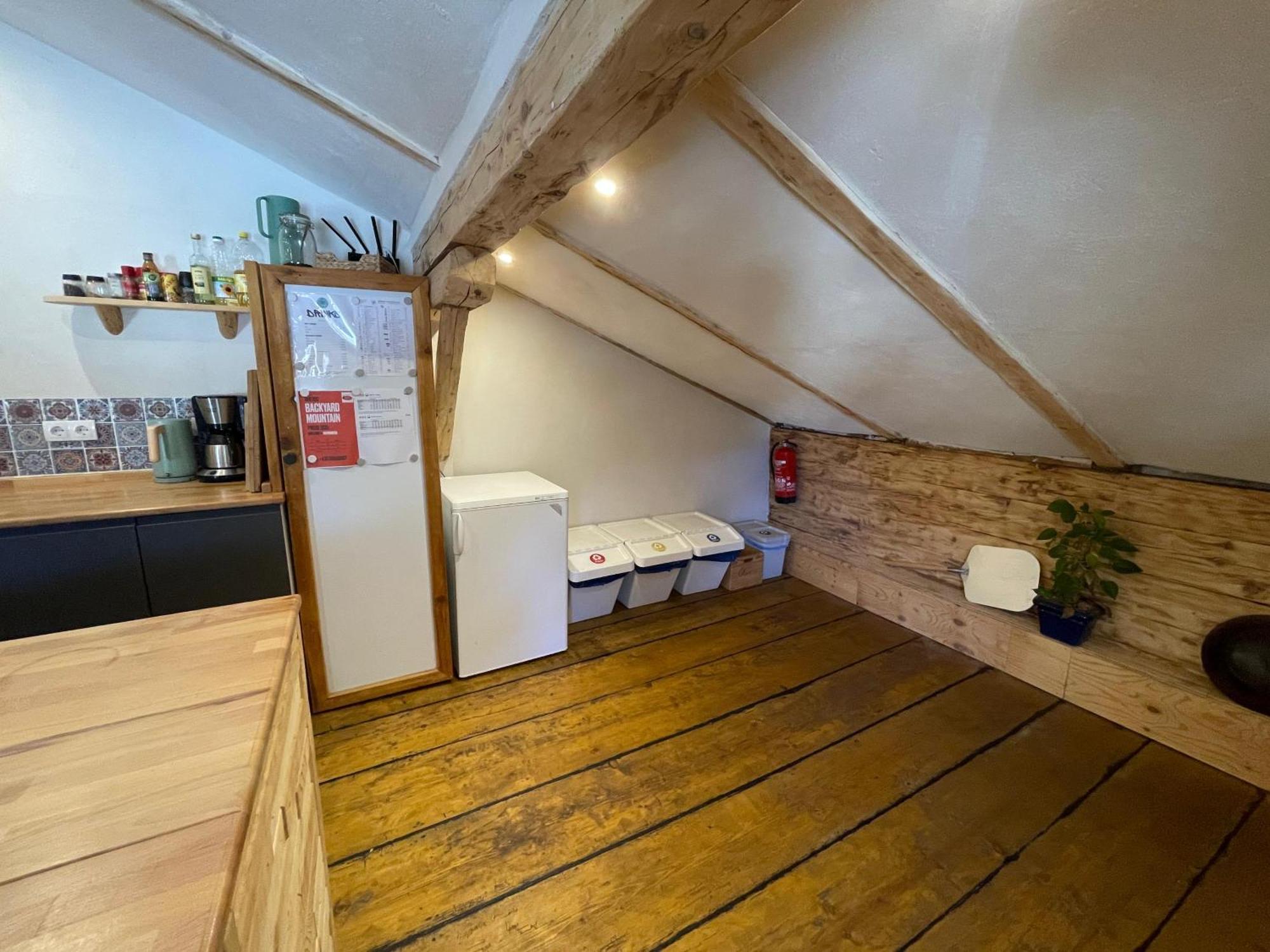 Backyard Mountain Hostel Mayrhofen Bagian luar foto