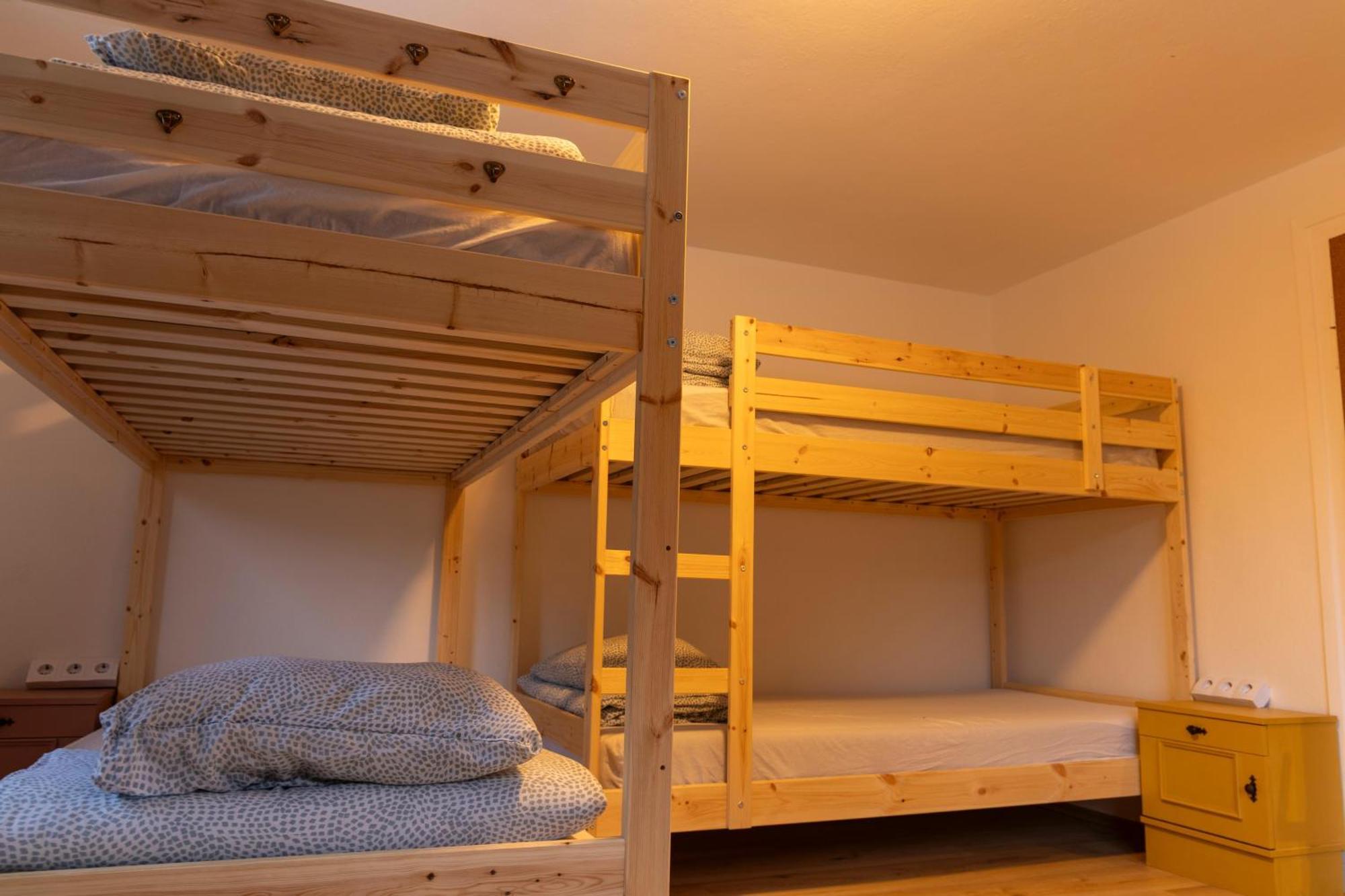 Backyard Mountain Hostel Mayrhofen Bagian luar foto