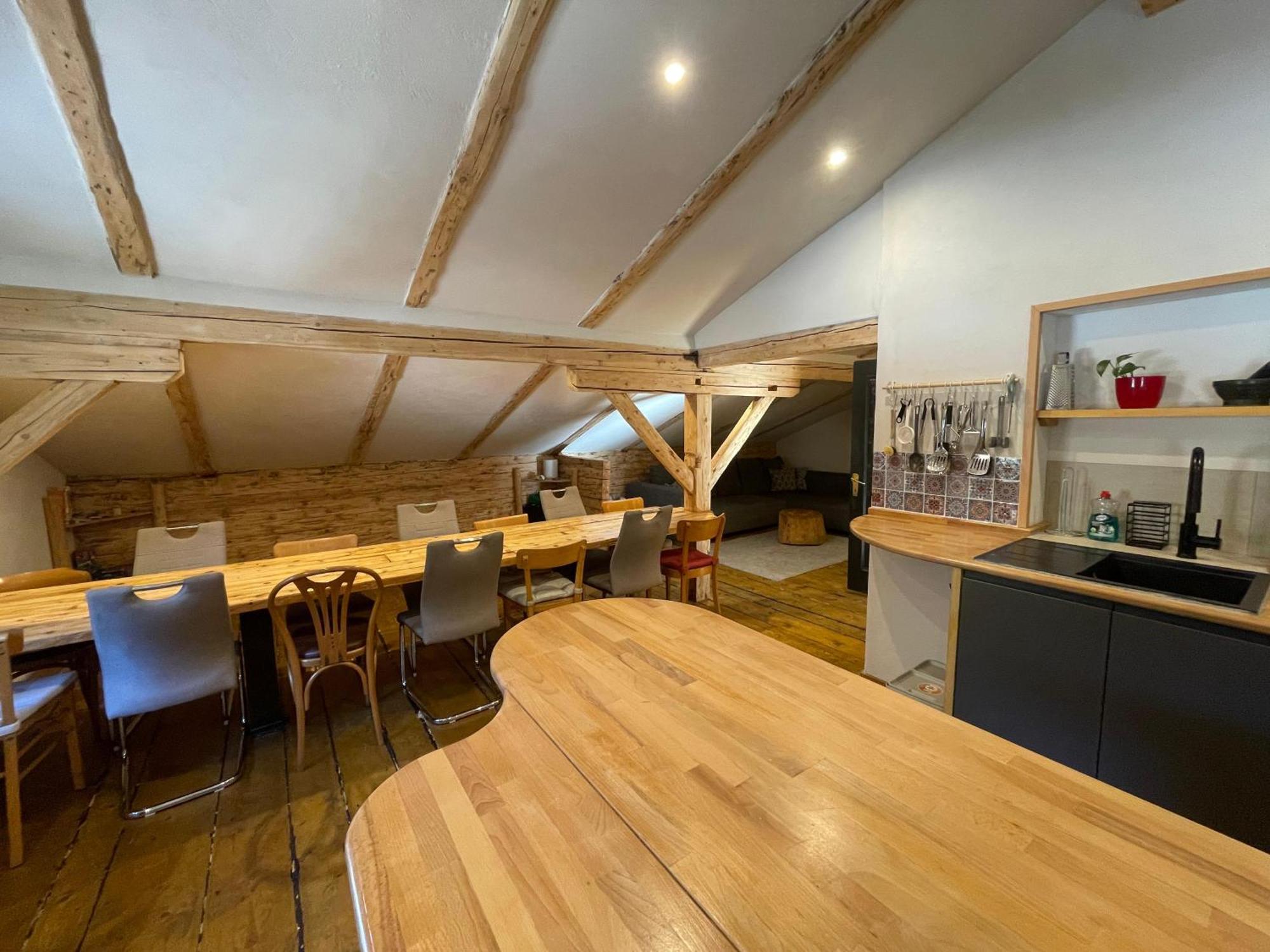 Backyard Mountain Hostel Mayrhofen Bagian luar foto